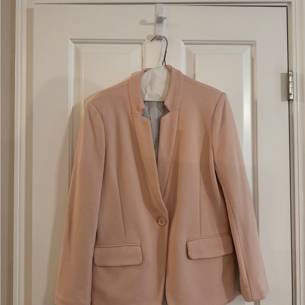 Elegant Women's Blazer in Soft Pink